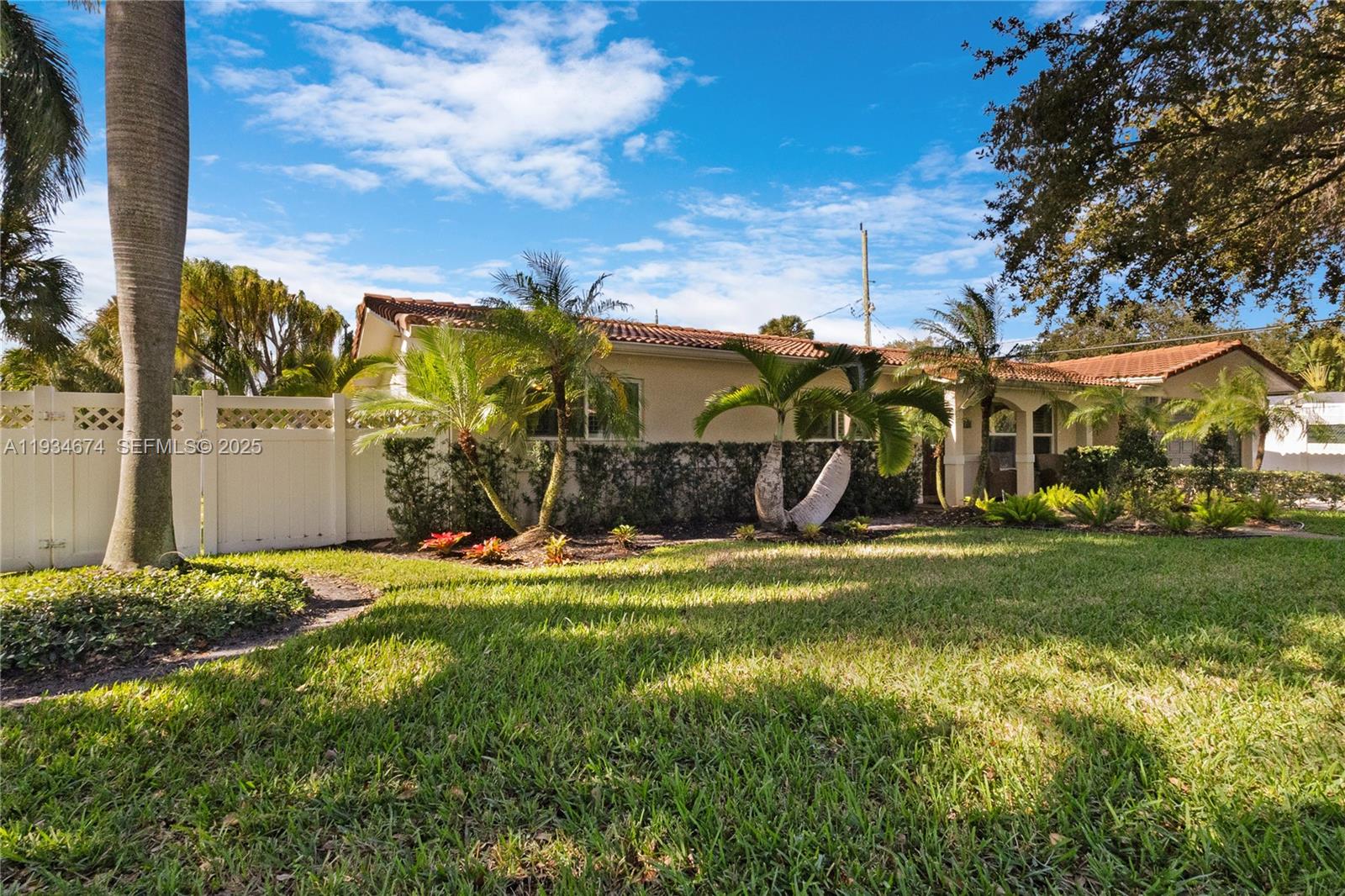 3401 Northeast 21st Avenue Lighthouse Point, FL 33064 - Photo 36 of 38 a view of a park