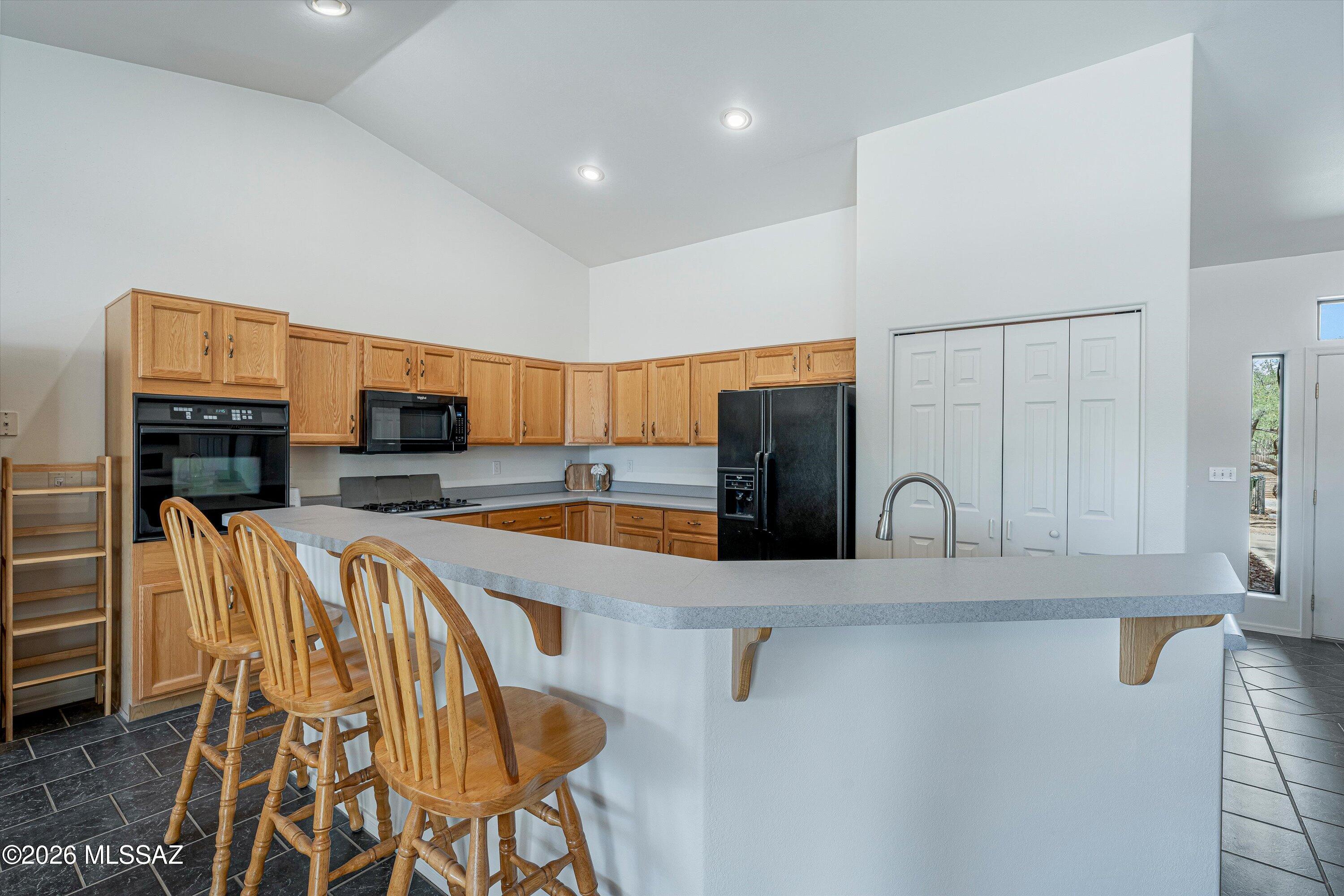 4940 North Castle Ridge Road Tucson, AZ 85749 - Photo 10 of 43 12-Kitchen