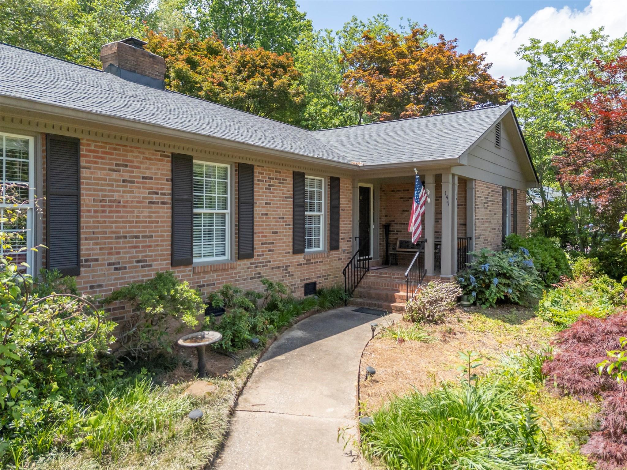 147 Anne Street Rutherfordton, NC 28139 - Photo 2 of 31 a front view of a house with garden