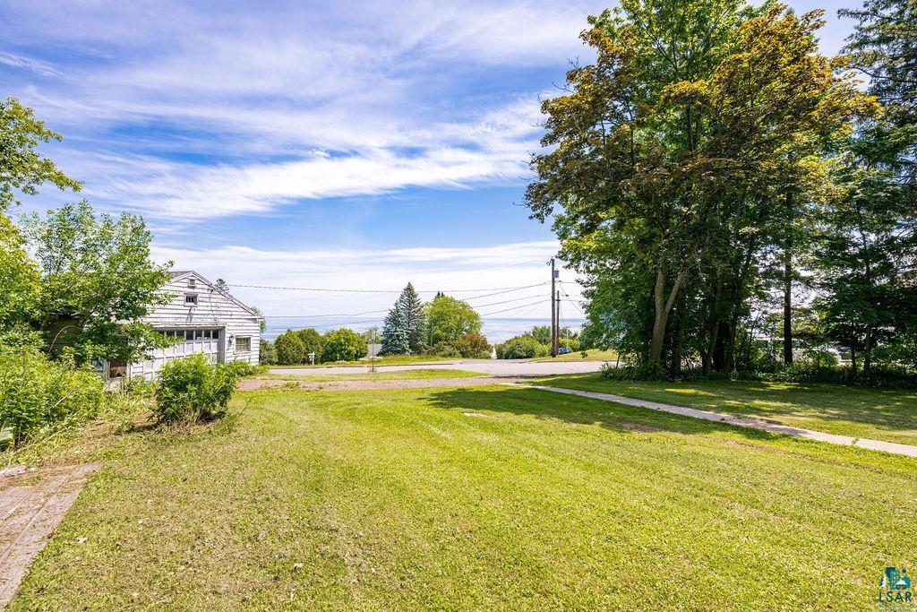 426 East 13th Street Duluth, MN 55811 - Photo 12 of 33 View of green lawn and lake superior