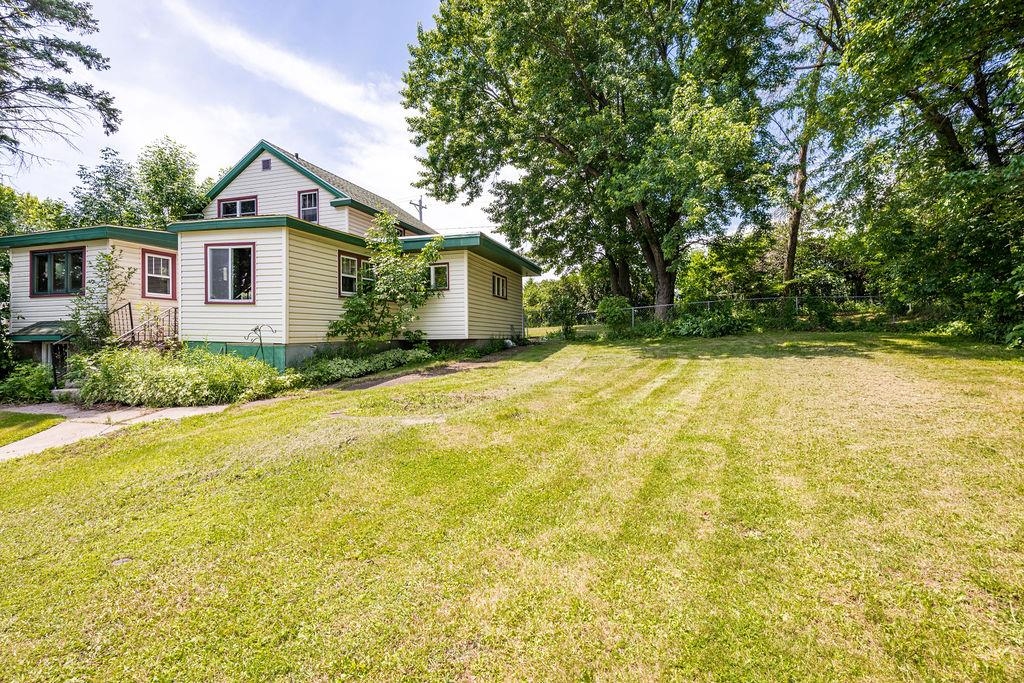 426 East 13th Street Duluth, MN 55811 - Photo 14 of 33 View of yard