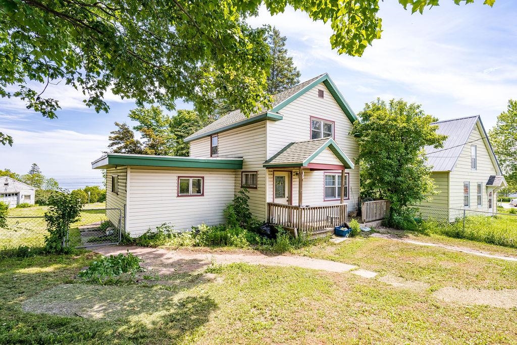 426 East 13th Street Duluth, MN 55811 - Photo 10 of 33 Back of property with a wooden deck
