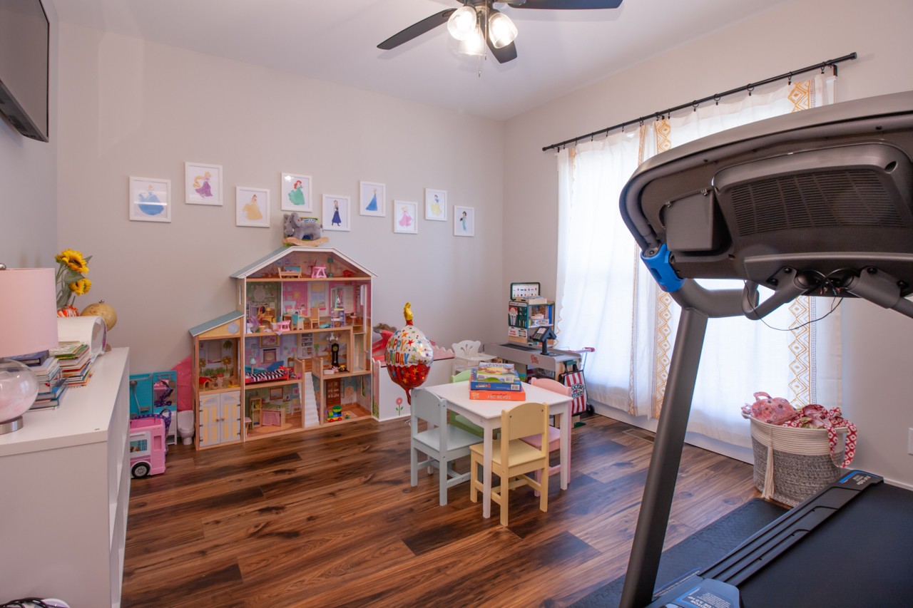 1190 Greenvale Road Milton, TN 37118 - Photo 9 of 21 a view of a workspace with furniture and wooden floor