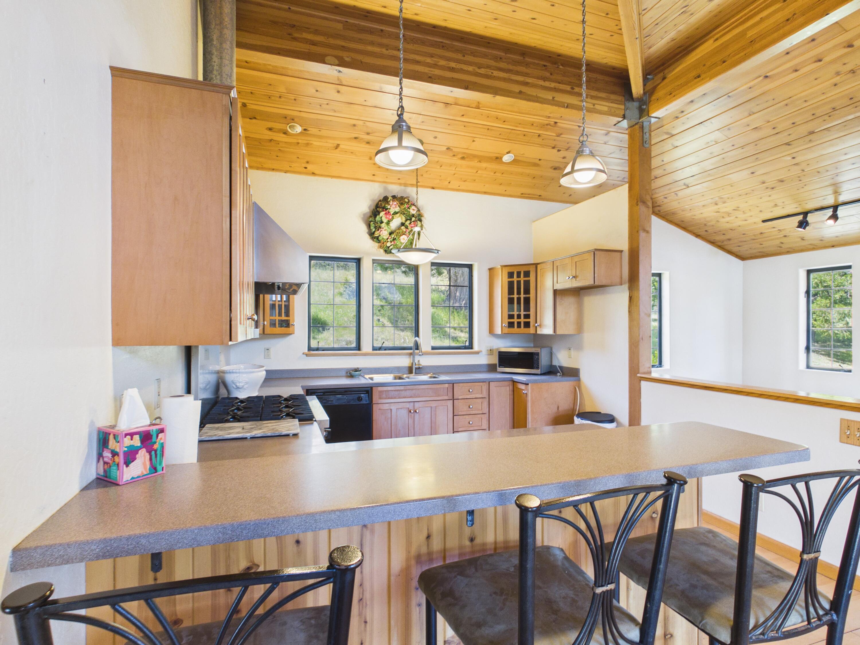 7926 Thomas Road Miranda, CA 95553 - Photo 25 of 83