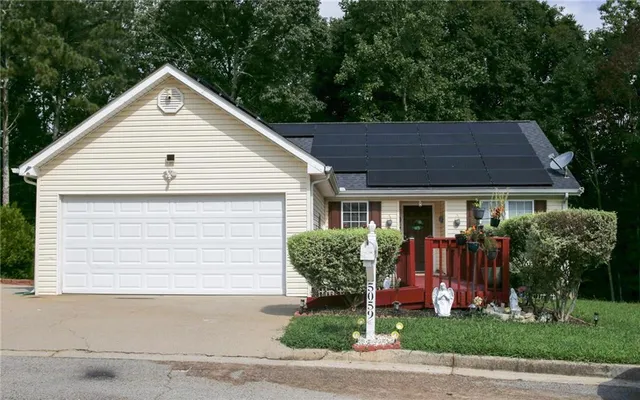 $370,000 | 5059 Lancashire Court, Flowery Branch, GA 30542