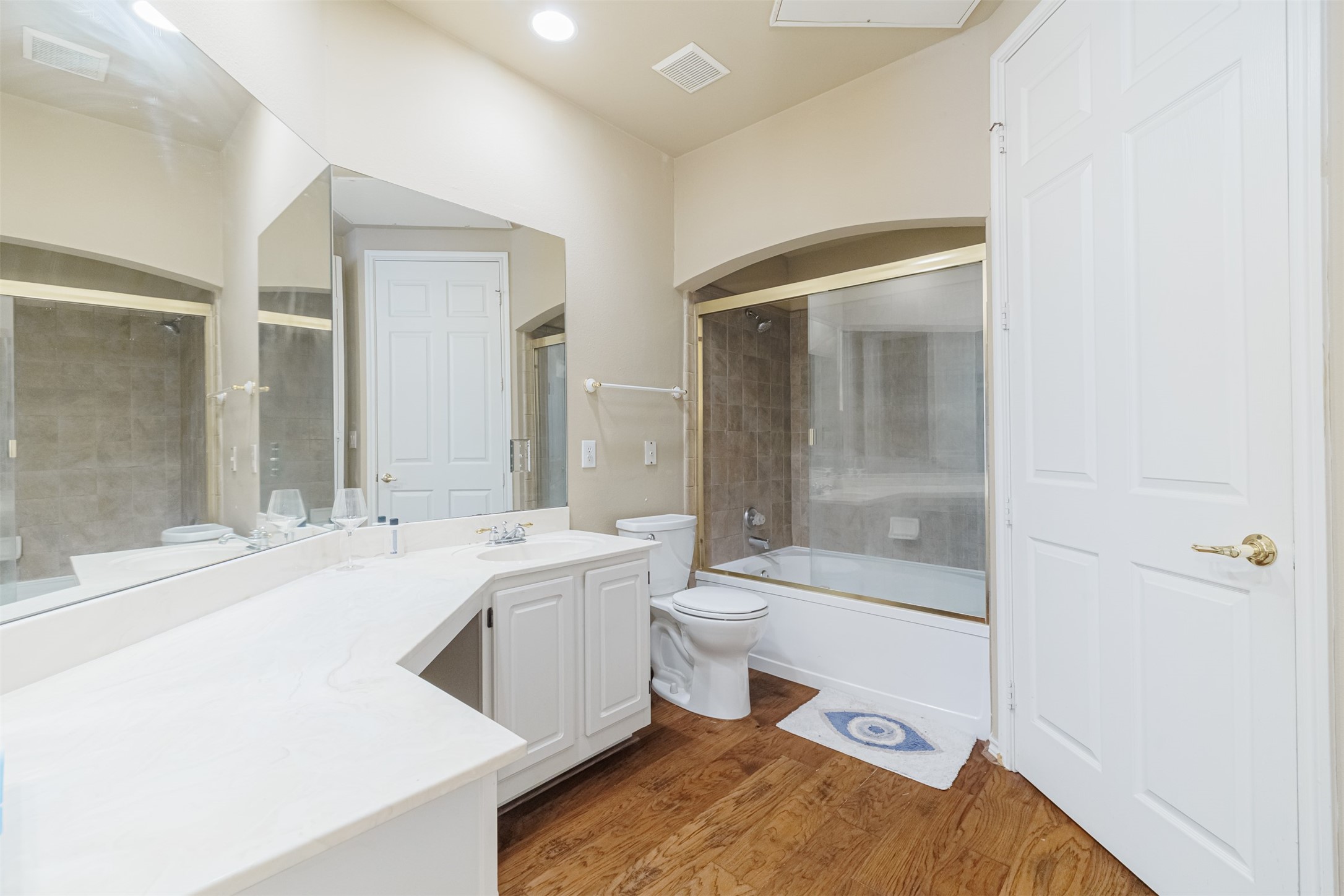 2400 McCue Road, Unit 144 Houston, TX 77056 - Photo 8 of 24 a bathroom with a sink a toilet and shower