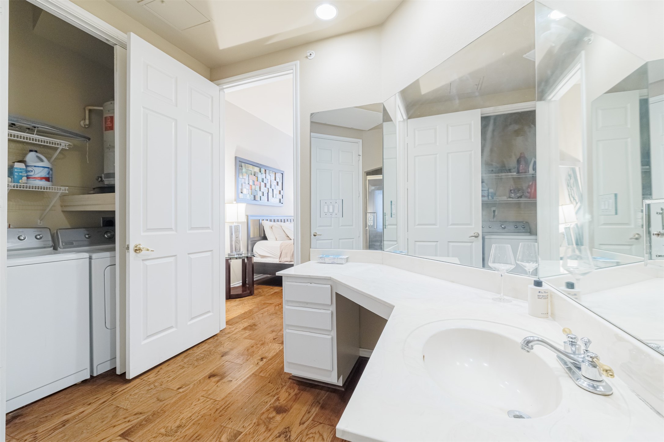 2400 McCue Road, Unit 144 Houston, TX 77056 - Photo 9 of 24 a en suite bathroom with a sink and a large mirror
