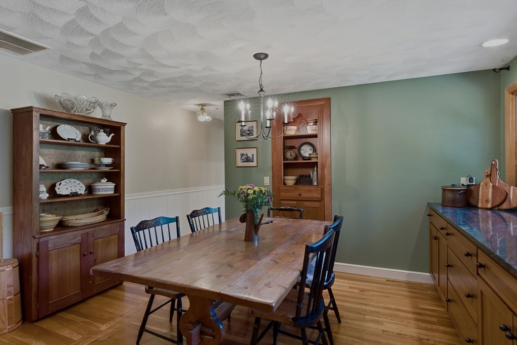 41 Brook Street Wakefield, MA 01880 - Photo 9 of 42 Gallery Image 9