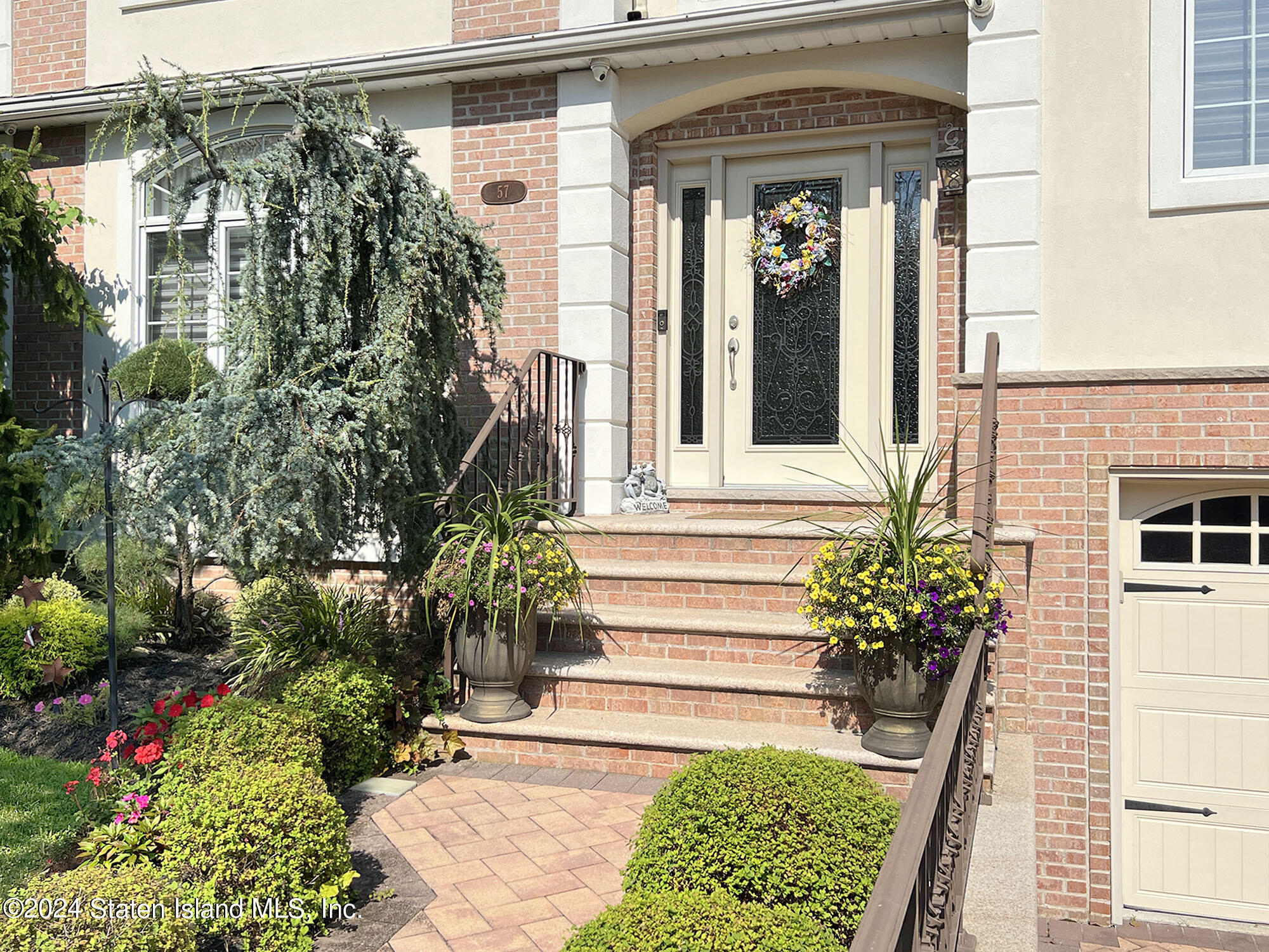 57 Everett Avenue Staten Island, NY 10309 - Photo 3 of 43 IMG_1357