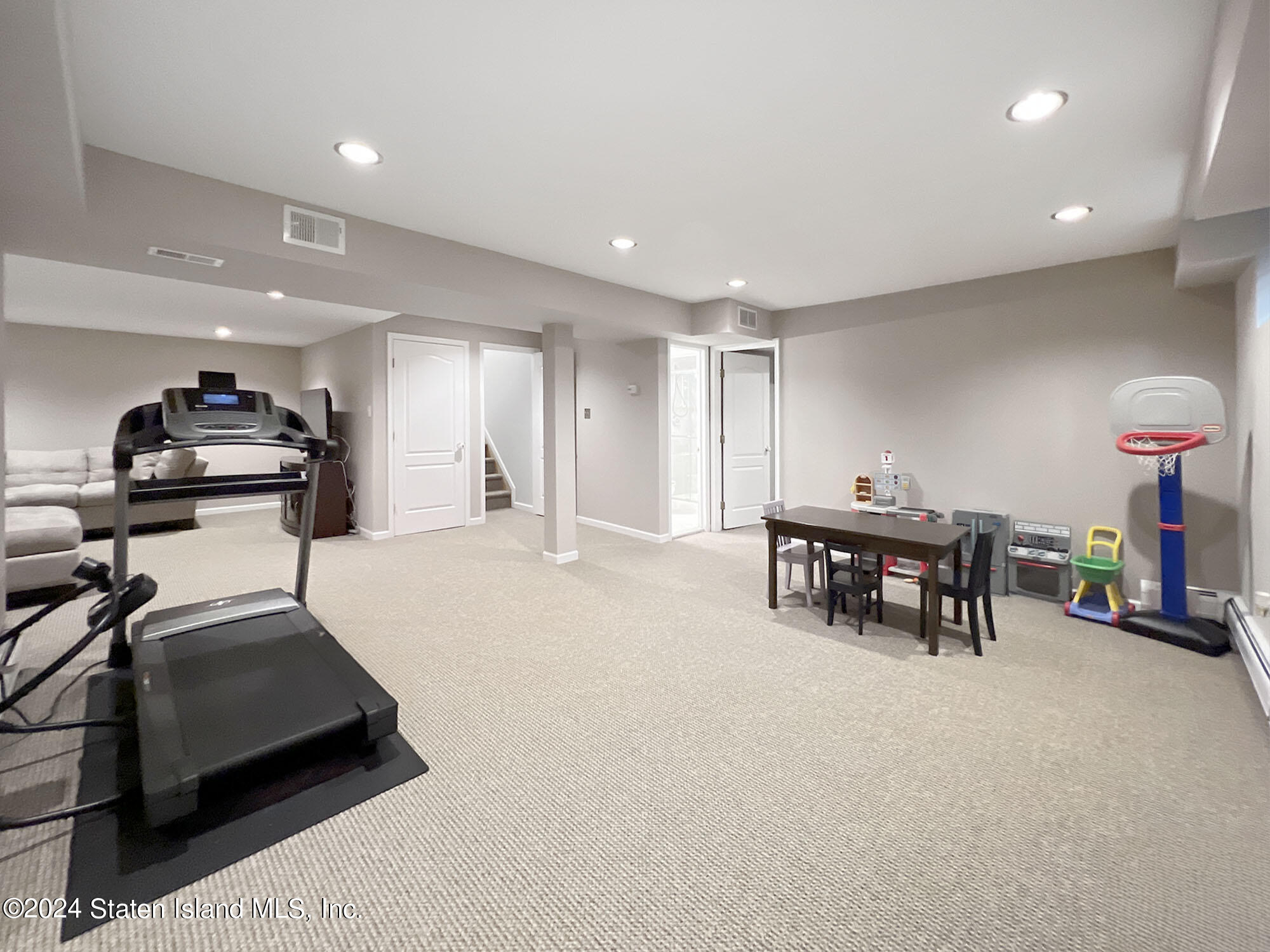 57 Everett Avenue Staten Island, NY 10309 - Photo 33 of 43 IMG_1376