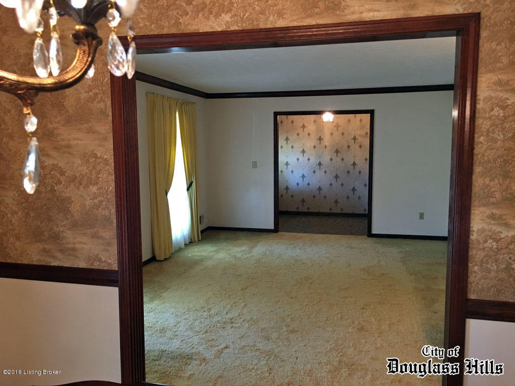 709 Moser Road Louisville, KY 40243 - Photo 14 of 43 Living_02