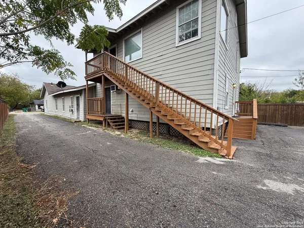 $775 | 1511 West Ashby Place, Unit 3, San Antonio, TX 78201