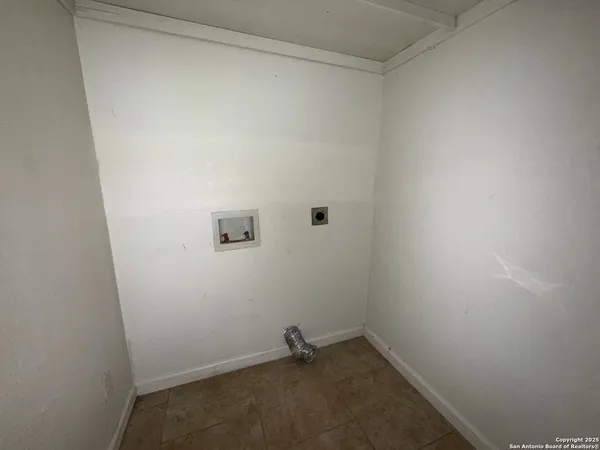 $775 | 1511 West Ashby Place, Unit 3, San Antonio, TX 78201