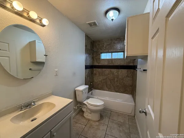 $775 | 1511 West Ashby Place, Unit 3, San Antonio, TX 78201