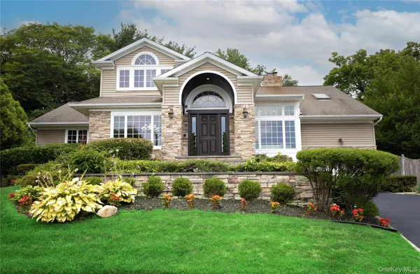 $2,050,000 | 10 Hazelwood Court, Jericho, NY 11753