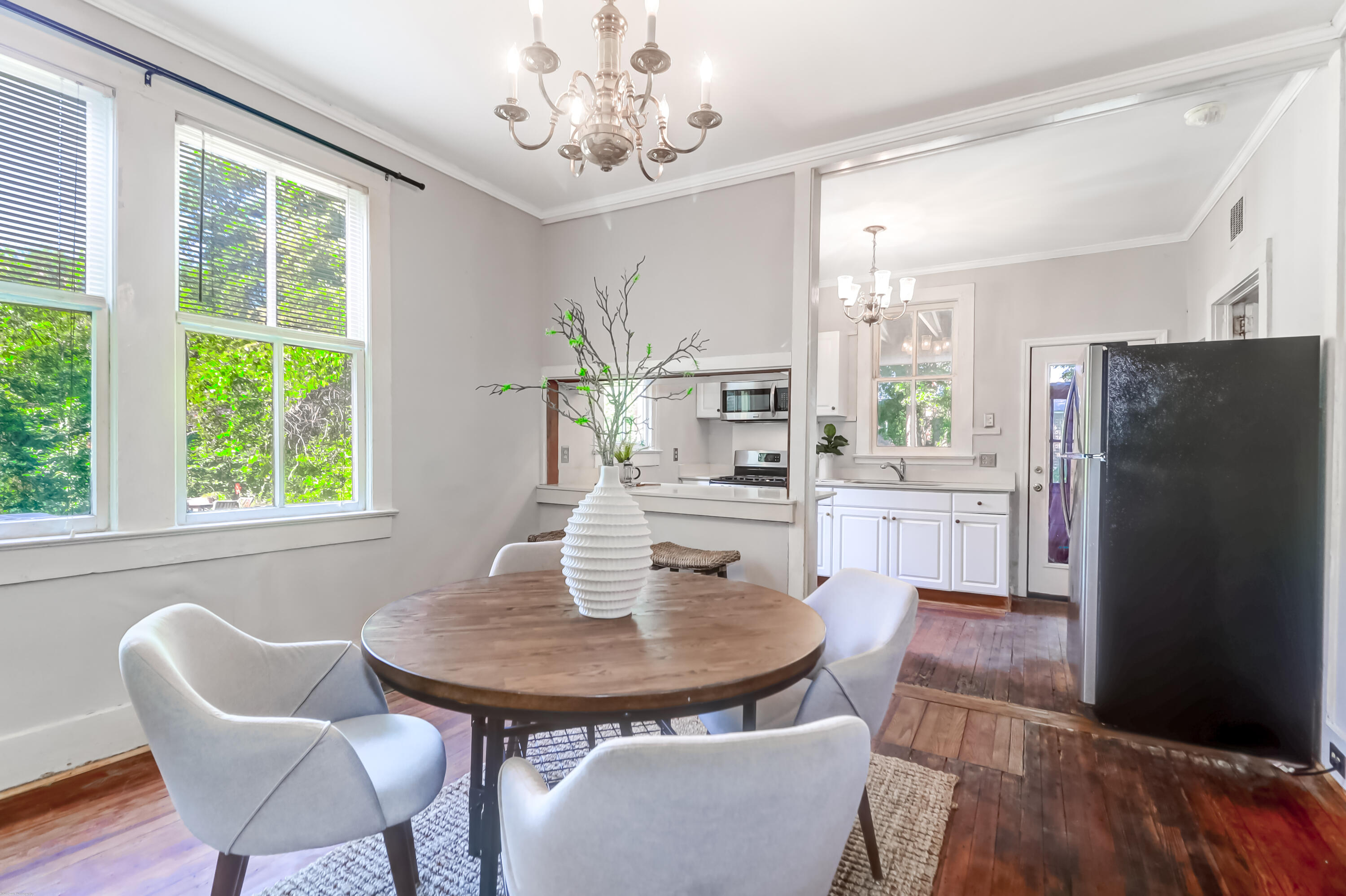 3 Riverside Drive Charleston, SC 29403 - Photo 8 of 22 Dining Room & Kitchen