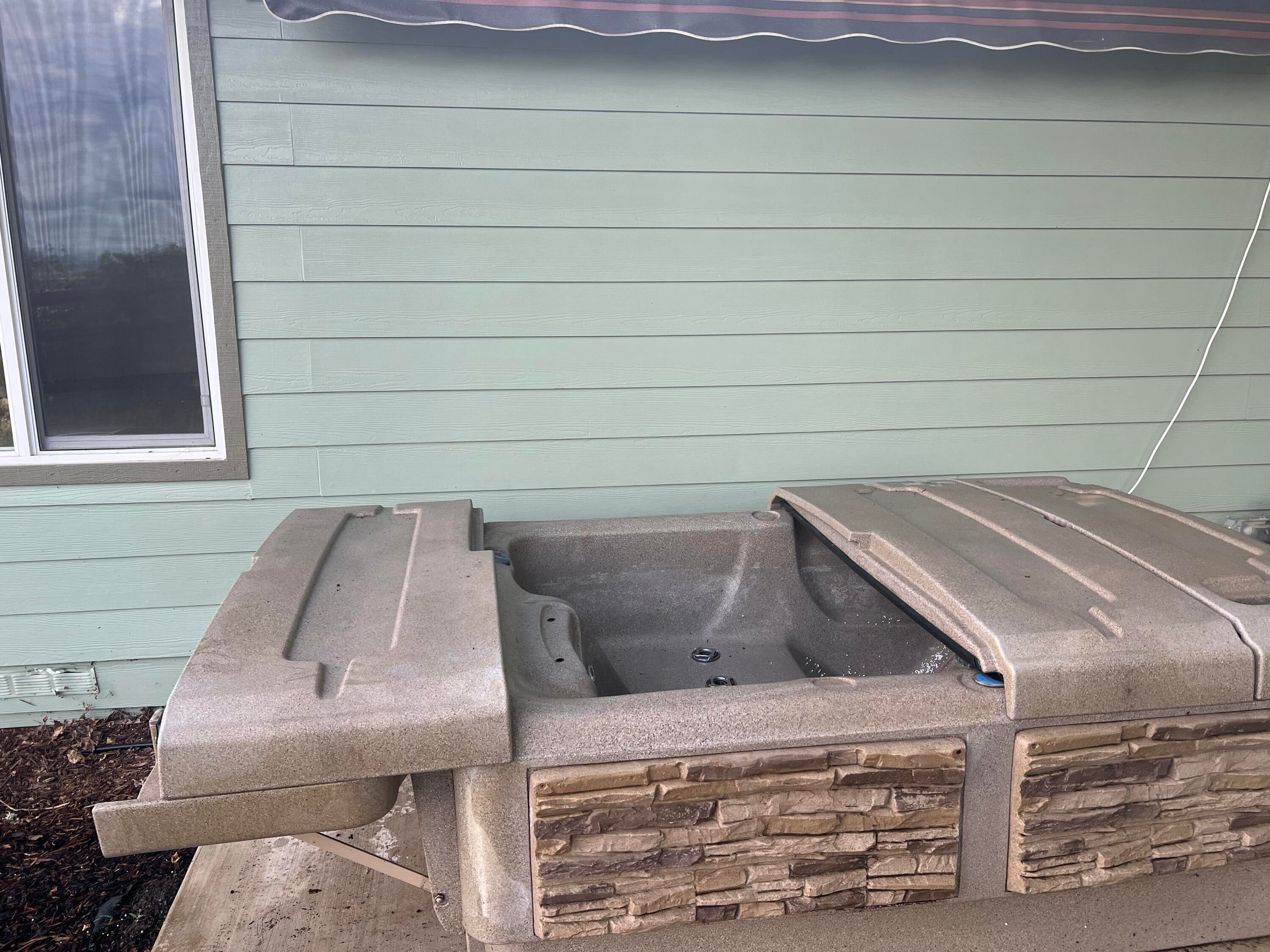 669 South Stage Road Medford, OR 97501 - Photo 34 of 44 Hot Tub 3
