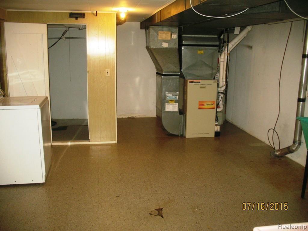 29306 Merrick Warren, MI 48092 - Photo 20 of 28 IMG_5603.jpg