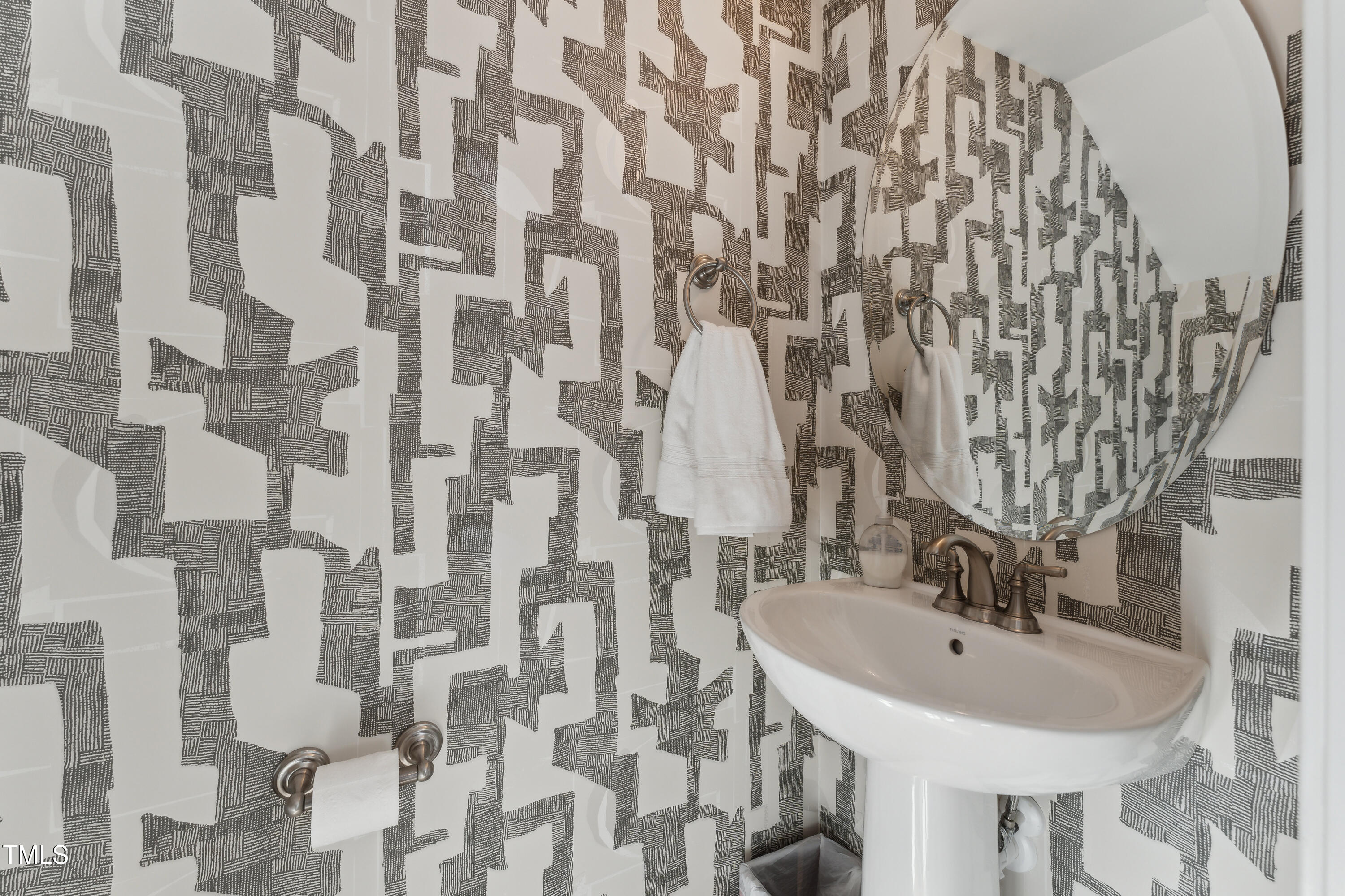 1238 Coach Sta Alley, Unit 101 Raleigh, NC 27601 - Photo 7 of 26 P_RAL_GRY_Tessa_INT_HBTH1_1