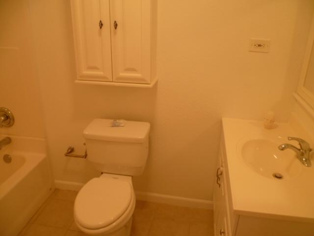 423 Sombrero Beach Road, Unit 7 Marathon, FL 33050 - Photo 6 of 12 Guest Bath