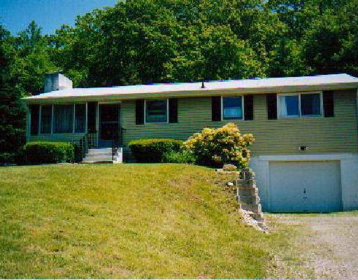 78 Donovan Road Oxford, CT 06478 - Photo 1 of 1 a front view of a house with garden