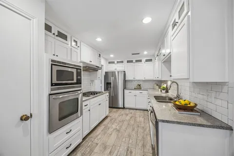 $650,000 | 8043 Moss Meadows Drive, Dallas, TX 75231