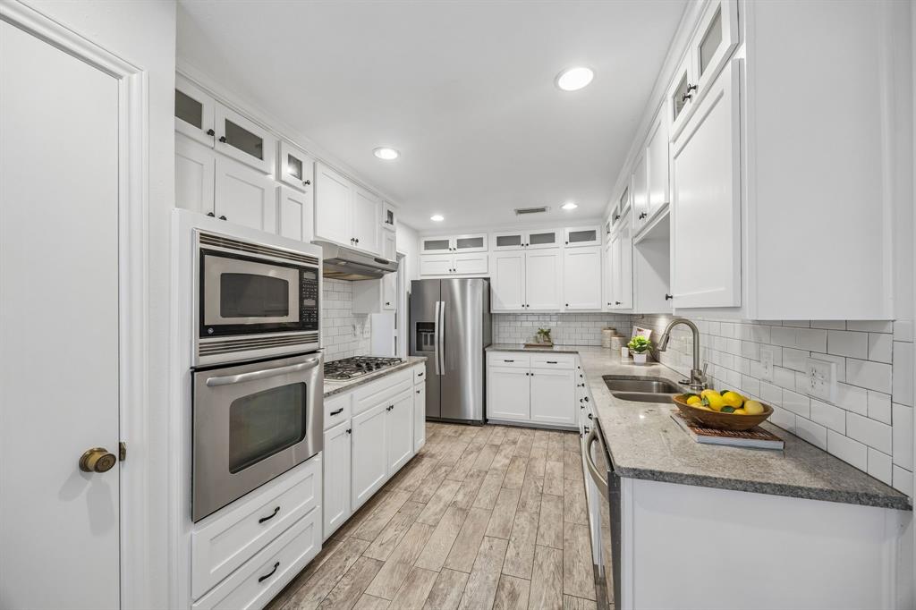 8043 Moss Meadows Drive Dallas, TX 75231 - Photo 12 of 28