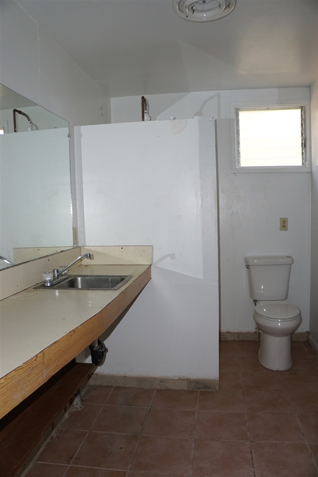 440 Mikioi Place Kihei, HI 96753 - Photo 27 of 28 a bathroom with a sink and a toilet