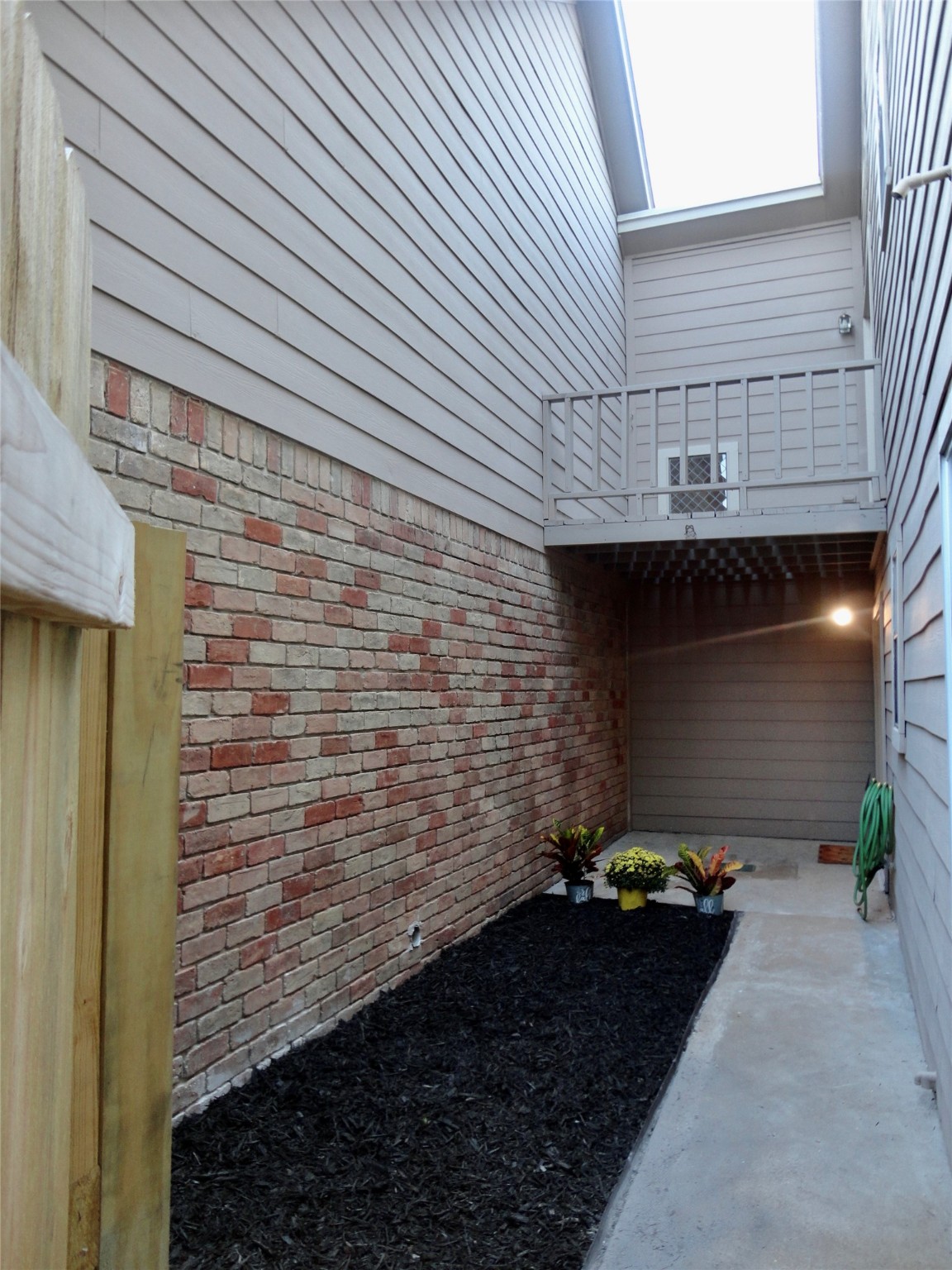 6700 Richardson Road, Unit 204 Houston, TX 77069 - Photo 39 of 39 a view of a backyard of the house