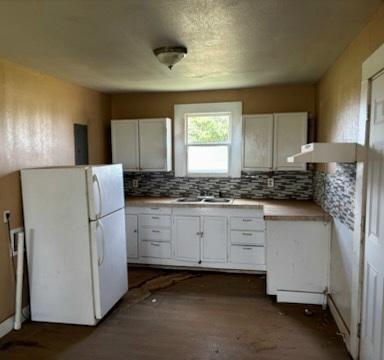 617 West Price Street Floydada, TX 79235 - Photo 3 of 12 a kitchen with cabinets appliances and a window