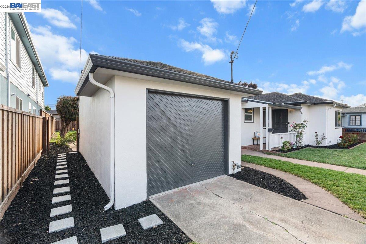 320 Beach Road Alameda, CA 94502 - Photo 4 of 48