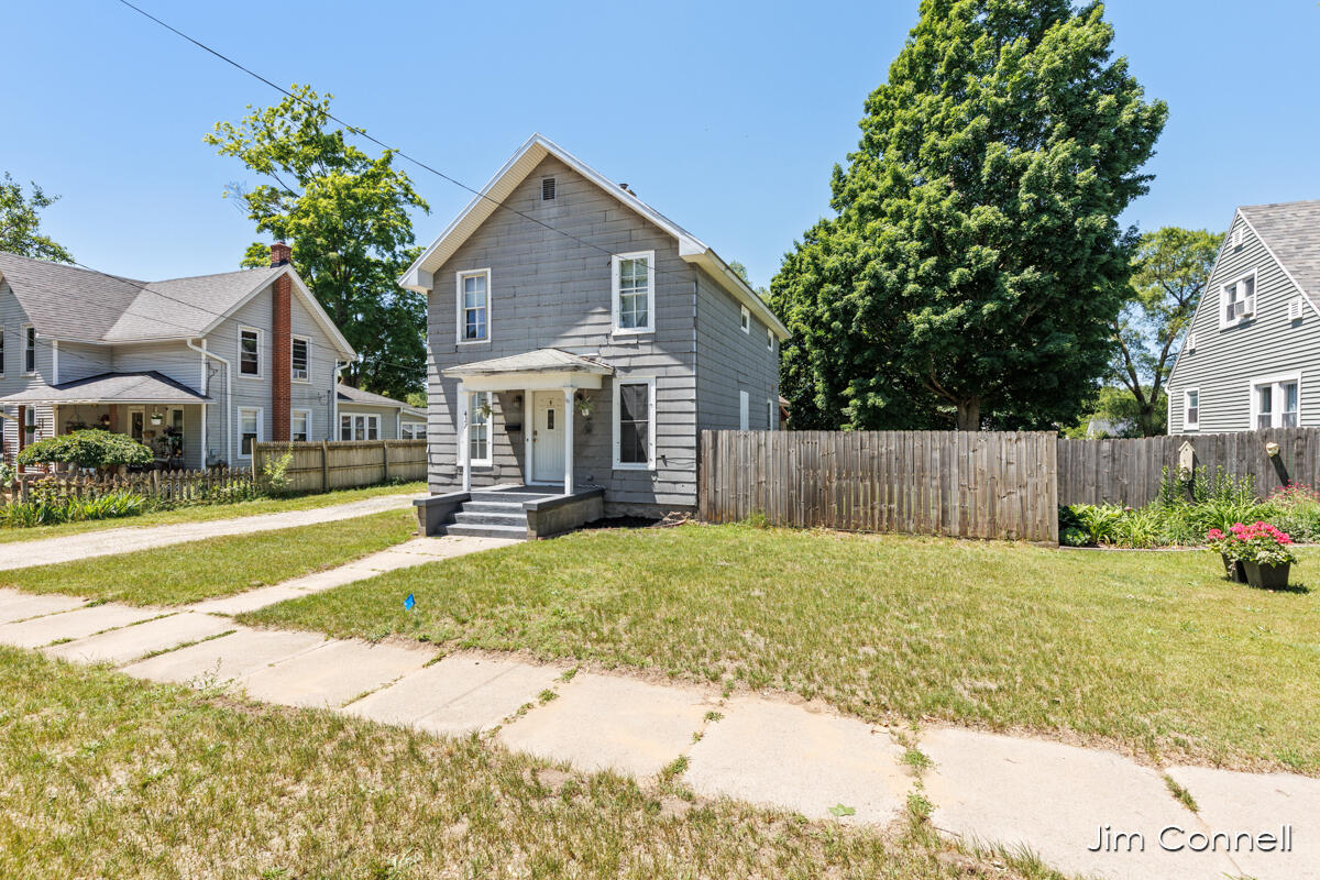427 South Front Street Belding, MI 48809 - Photo 1 of 29 IMG_1001