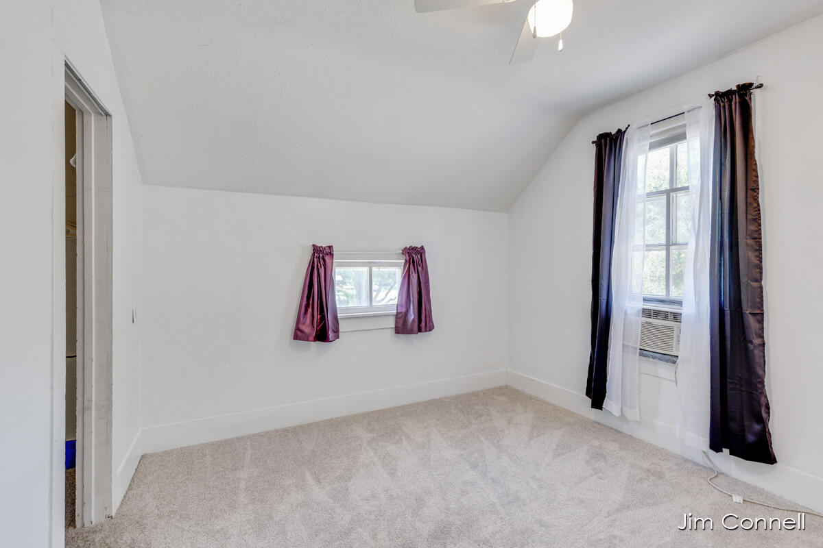 427 South Front Street Belding, MI 48809 - Photo 22 of 29 IMG_1021