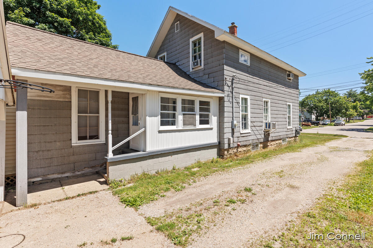427 South Front Street Belding, MI 48809 - Photo 25 of 29 IMG_1026