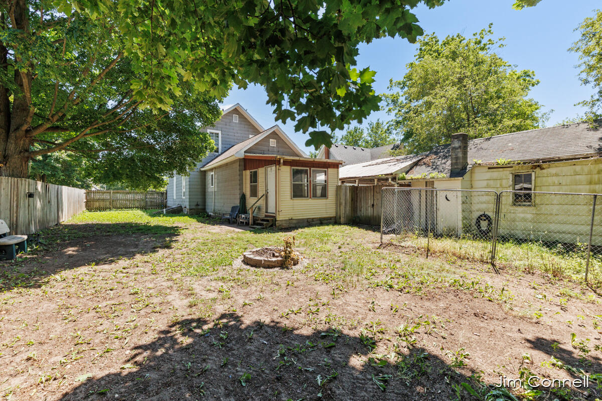 427 South Front Street Belding, MI 48809 - Photo 26 of 29 IMG_1027