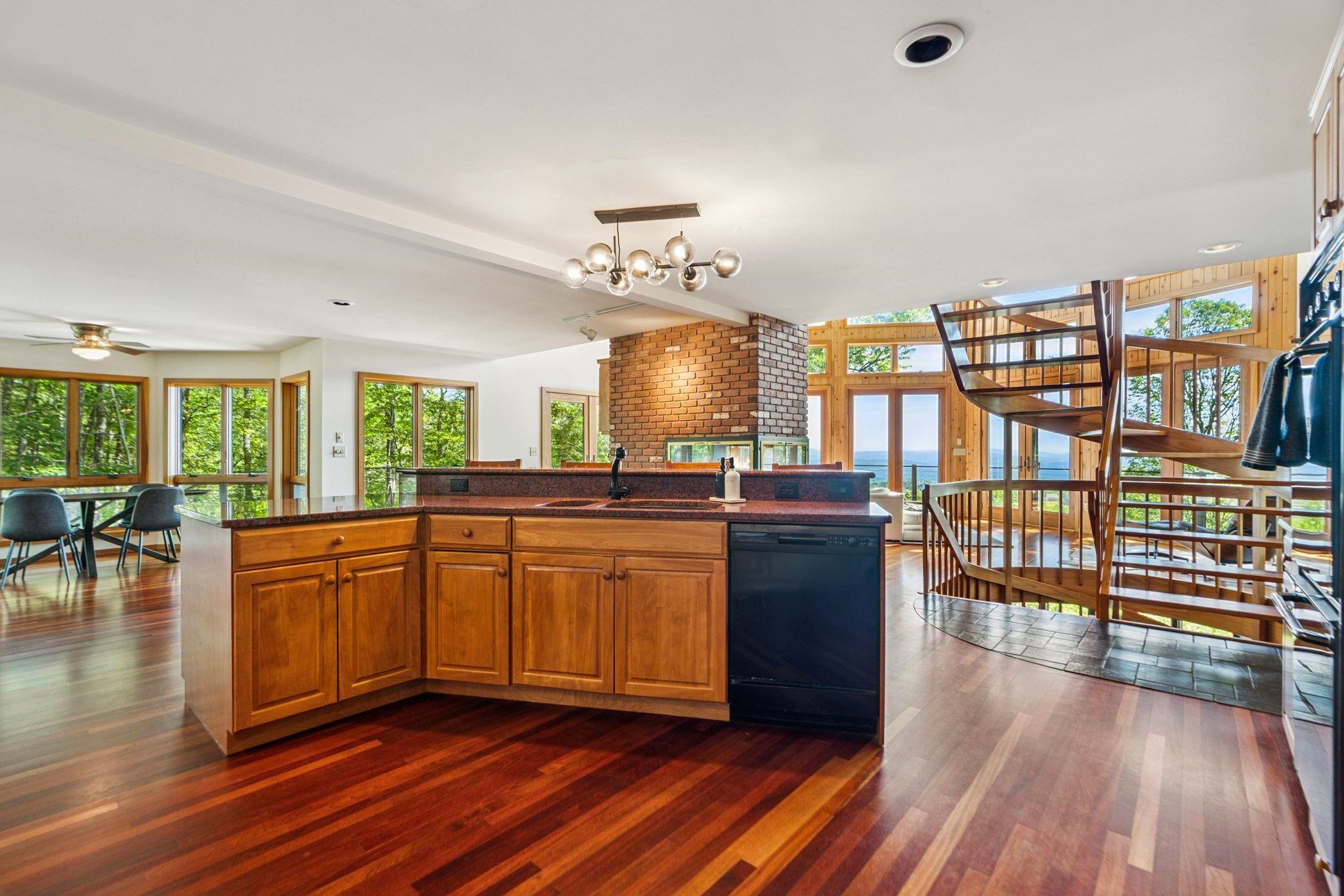 332 Cushing Road Woodstock, VT 05091 - Photo 11 of 60