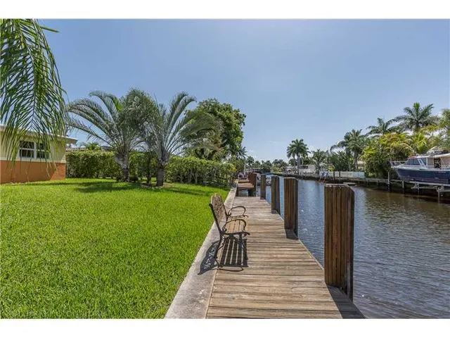 a view of a garden with lake