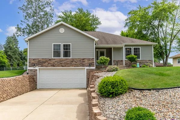 $420,000 | 2352 Four Seasons Parkway, Crown Point, IN 46307