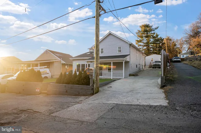 a view of an outdoor space