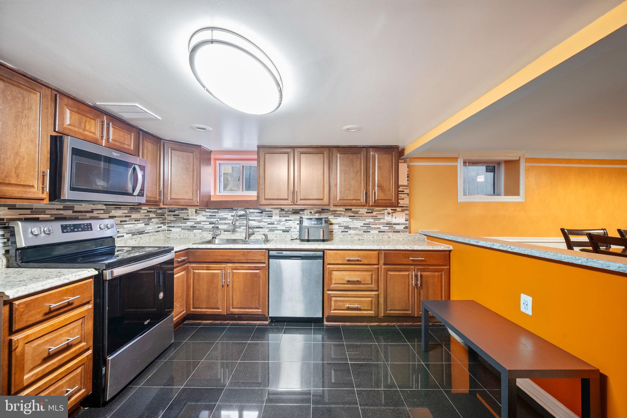 7902 Bridge Avenue Baltimore, MD 21237 - Photo 6 of 61