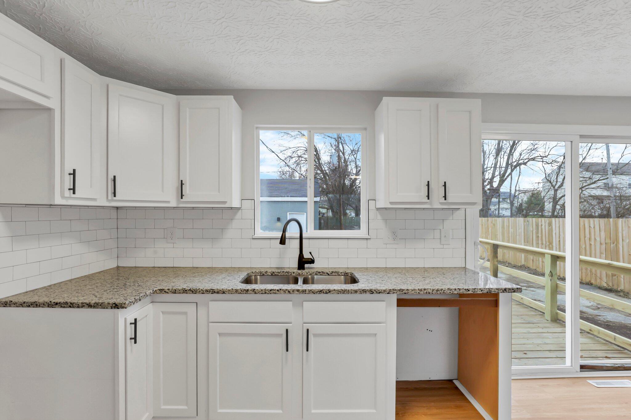 3628 Arnsby Road Columbus, OH 43232 - Photo 14 of 41 29-web-or-mls-0N4A6115