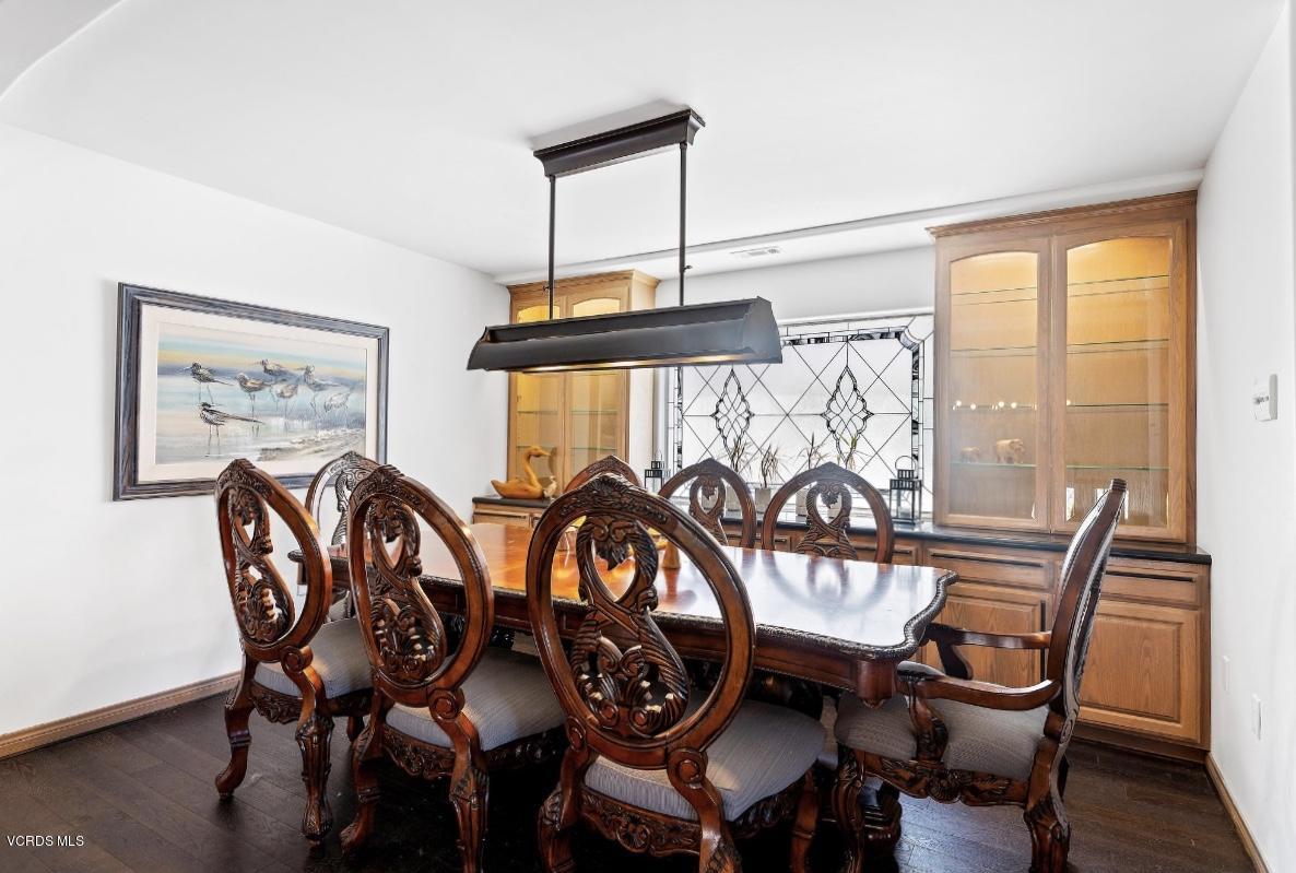 2045 Ravoli Drive Oxnard, CA 93035 - Photo 12 of 36 2045 dining room