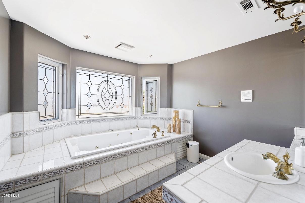 2045 Ravoli Drive Oxnard, CA 93035 - Photo 20 of 36 2045 master bath