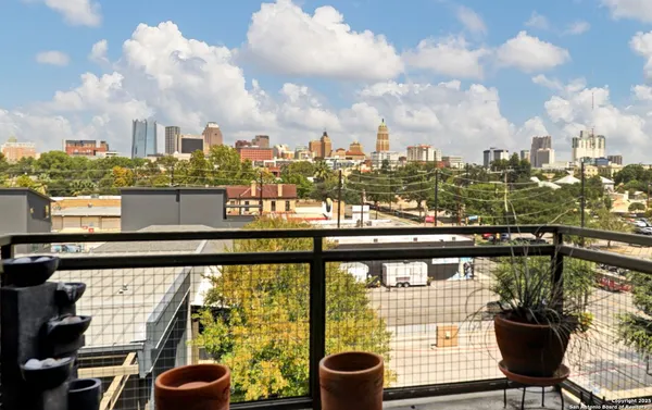 $550,000 | 831 South Flores Street, Unit 24072409, San Antonio, TX 78204