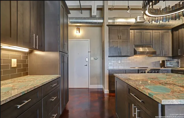 $575,000 | 831 South Flores Street, Unit 24072409, San Antonio, TX 78204