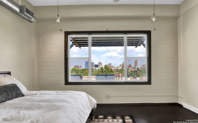 $575,000 | 831 South Flores Street, Unit 24072409, San Antonio, TX 78204