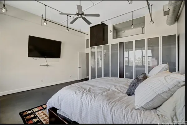 $550,000 | 831 South Flores Street, Unit 24072409, San Antonio, TX 78204