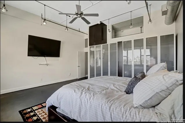 $575,000 | 831 South Flores Street, Unit 24072409, San Antonio, TX 78204