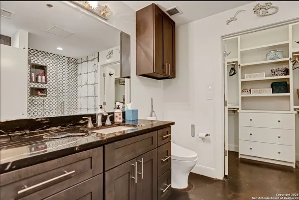 $550,000 | 831 South Flores Street, Unit 24072409, San Antonio, TX 78204