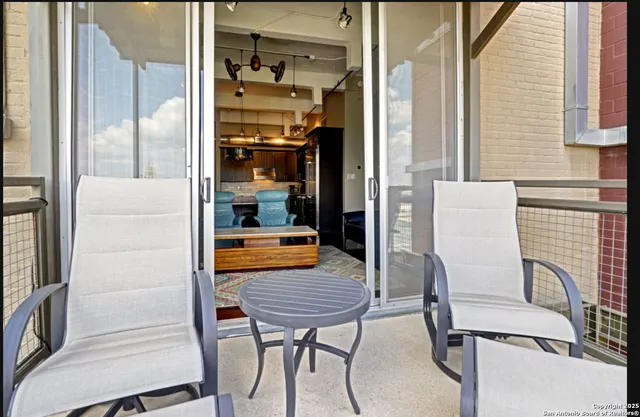 $575,000 | 831 South Flores Street, Unit 24072409, San Antonio, TX 78204